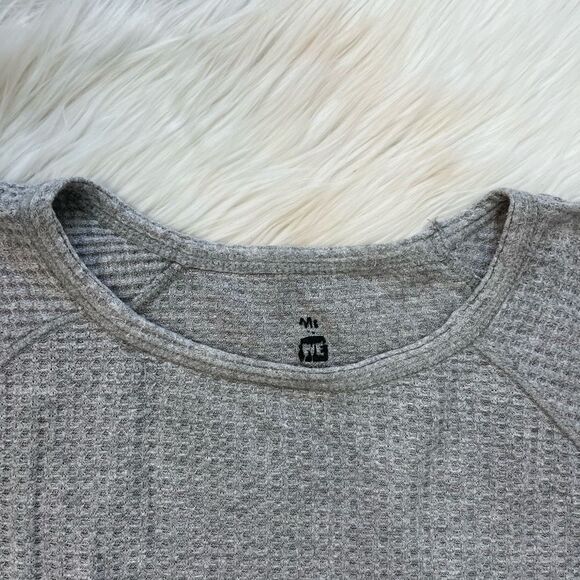 Me to We Grey Crop Long Sleeve - Picture 3 of 8